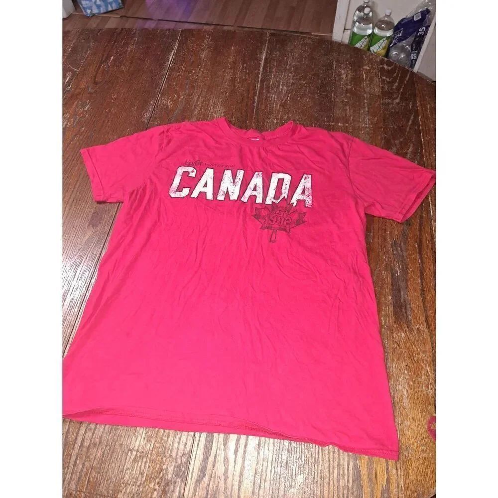 Large Disney Parks Epcot Canada World Showcase Cotton Short Sleeve Tee TShirt